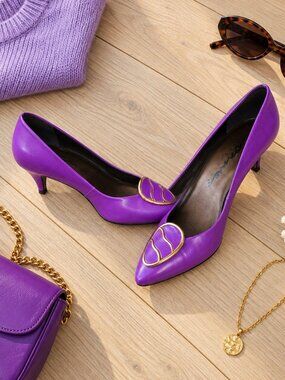 💜Vintage Connie Collection Purple Leather Gold Shield Kitten Heels 7B💜